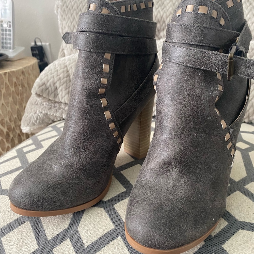 Stylish Gray Women's Ankle Boots